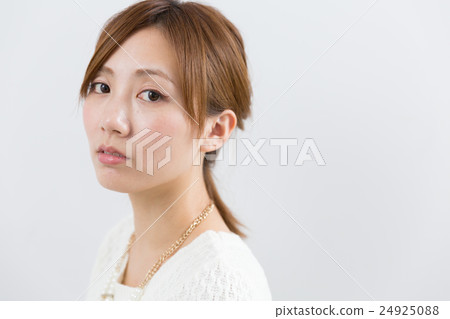 Female portrait 24925088