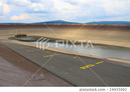 Photo of the empty water reservoire Dlouhe Strane 24935002