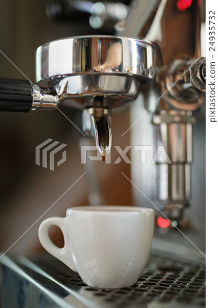 coffee extraction process from professional 24935732