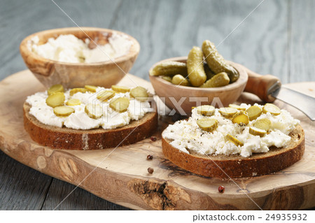 sandwiches with rye bread, cream cheese sandwiches with rye bread, cream cheese 24935932