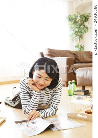 Reading lady young lady lifestyle holiday cute casual tea time Reading lady young lady lifestyle holiday cute casual tea time 24936560