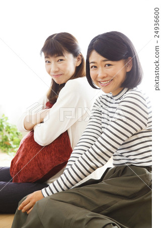 Girls' Union Room Shared Female Friends Party Share House Friend Friendly Roommate 24936600