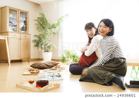 Girls' Union Room Shared Female Friends Party Share House Friend Friendly Roommate 24936601