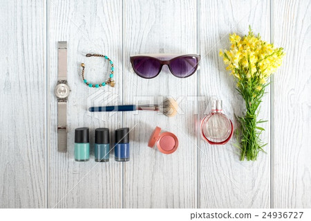 Women's accessories, cosmetics and wildflowers Women's accessories, cosmetics and wildflowers 24936727