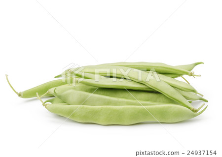 圖庫照片: heap of green beans in pod isolated