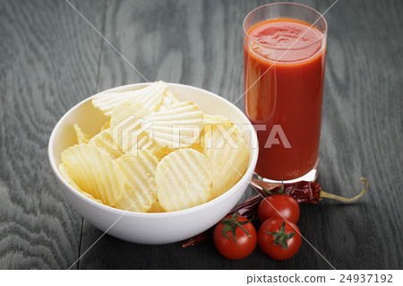 rippled organic chips in white bowl wit tomato rippled organic chips in white bowl wit tomato 24937192