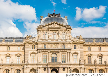 Paris Louvre Museum 24937255