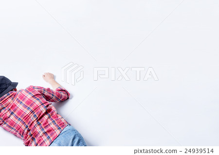 A fallen person 24939514