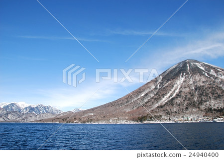 Lake Chuzenji in winter and Mt. 24940400