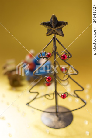 Wire christmas tree and Santa Claus 24941727
