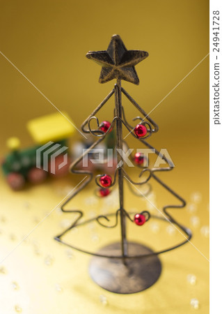 Wire Christmas tree and chu chu train 24941728