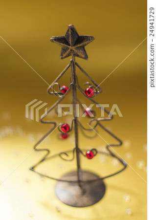 Wire with beads Christmas tree 24941729