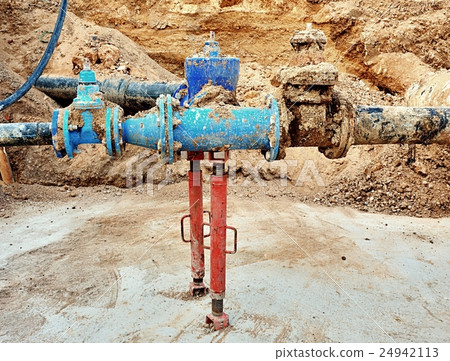 Old pipes joined gate valves . Finished repaired Old pipes joined gate valves . Finished repaired 24942113
