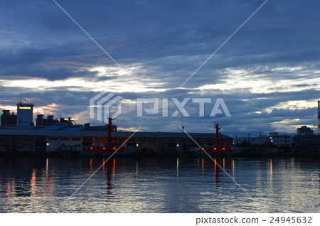 新潟港的黎明 新潟港的黎明 24945632