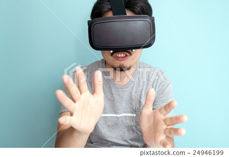 VR, male VR, male 24946199