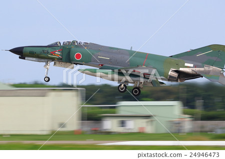 空中自衛隊戰鬥機著陸RF-4 EJ 24946473