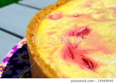 Raspberry cheesecake detail 24949640