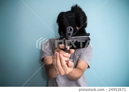 VR，男子拿著槍 24952671