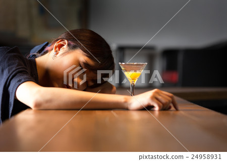 A woman drunk in a bar 24958931
