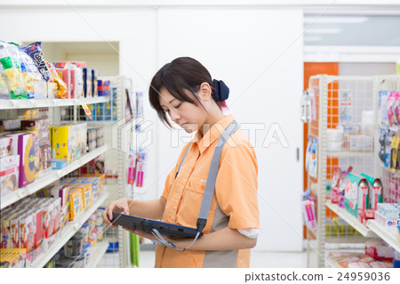 Part-time staff who operate convenience store order terminal 24959036