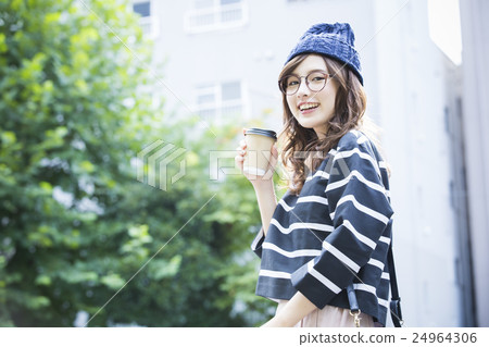 年輕的女士 年輕的女士 24964306