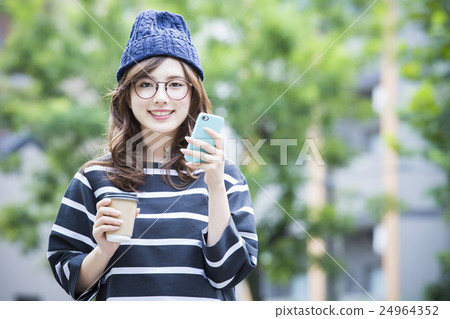 年輕的女士 24964352
