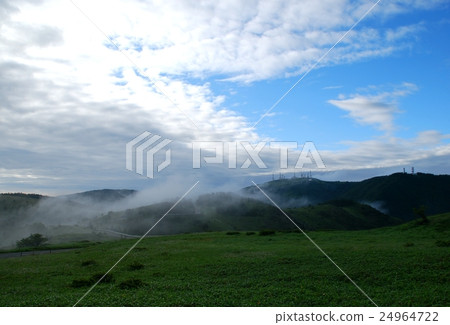 Fog across the Mikahara Plateau in early summer 24964722