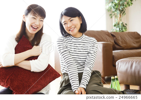 Girls' Union Room Shared Female Friends Party Share House Friend Friendly Roommate 24966665