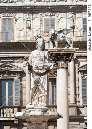 Piazza delle Erbe - Verona Italy Piazza delle Erbe - Verona Italy 24967368