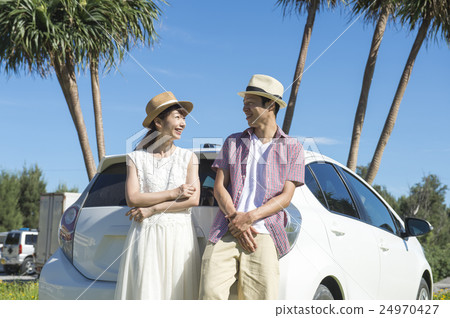 一對夫婦開車 一對夫婦開車 24970427