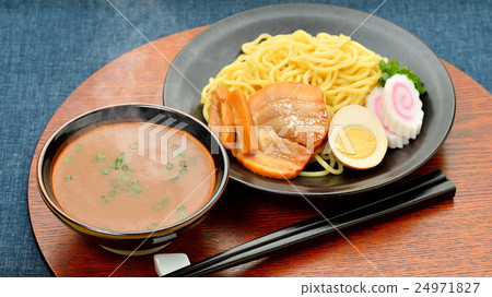 注意）蒸汽是潤飾合成。 Tsukemen（豆汁拉麵）圖像。痛〜原始菜。 24971827