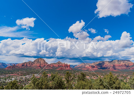 塞多納在美國亞利桑那州（塞多納） 24972705