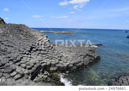 Vietnamese natural heritage Ganh Da Dia sea 24976661