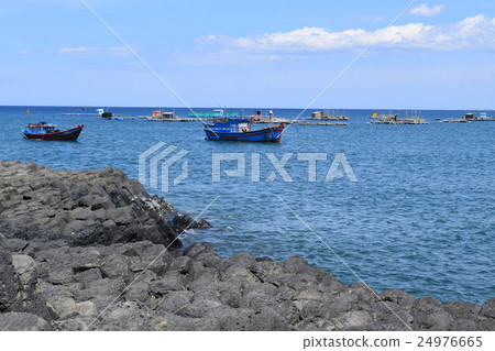 Vietnamese natural heritage Ganh Da Dia sea 24976665