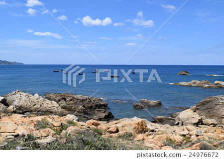 traditional fishing boats in the sea of Vietnam traditional fishing boats in the sea of Vietnam 24976672