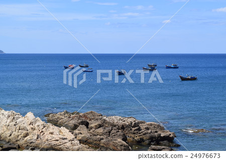 traditional fishing boats in the sea of Vietnam traditional fishing boats in the sea of Vietnam 24976673