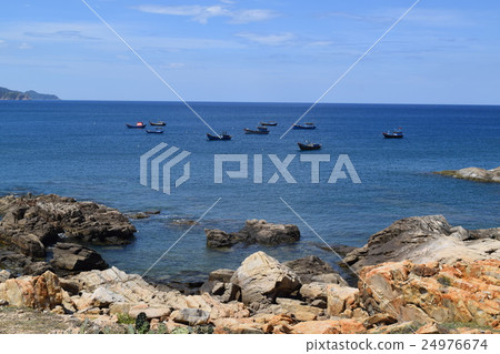 traditional fishing boats in the sea of Vietnam traditional fishing boats in the sea of Vietnam 24976674