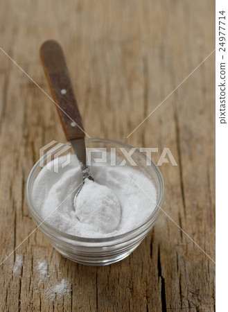 Spoon of baking soda in bowl Spoon of baking soda in bowl 24977714