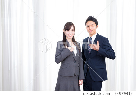 Men and women businessmen, please leave it! 24979412