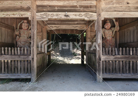 Shikoku Altruistic Sphinx No. 1 Buddhist temple "Oyamadera" Statue of Nikko at the Sanmon gate 24980169