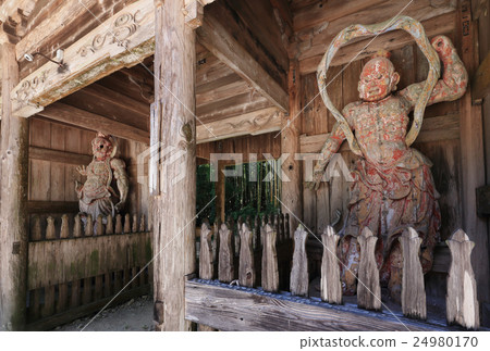 Shikoku Altruistic Sphinx No. 1 Buddhist temple "Oyamadera" Statue of Nikko at the Sanmon gate 24980170