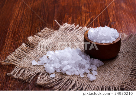 white salt crystals 24980210