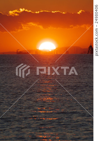 Setting sun 24980406