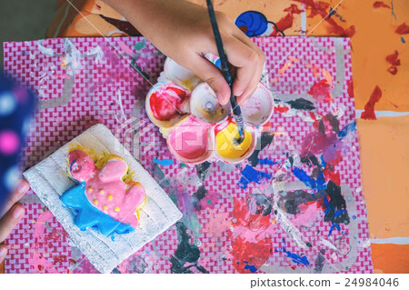 kid painting on the plaster statue. kid painting on the plaster statue. 24984046