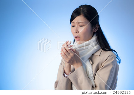 Woman, trench coat, scarf, cold, trembling, warming, breathtaking, blue back Woman, trench coat, scarf, cold, trembling, warming, breathtaking, blue back 24992155