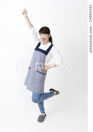 一個圍裙的女人 24993441