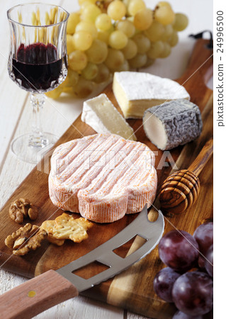 Cheese plate and red wine Cheese plate and red wine 24996500