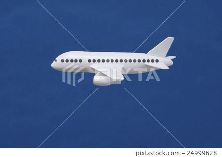 Model airliner in flight 24999628