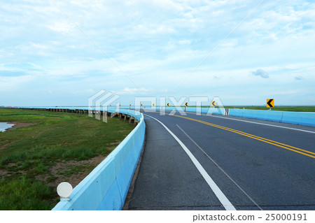 Empty road and the yellow traffic lines Empty road and the yellow traffic lines 25000191