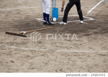 棒球場的地面維護 25001431